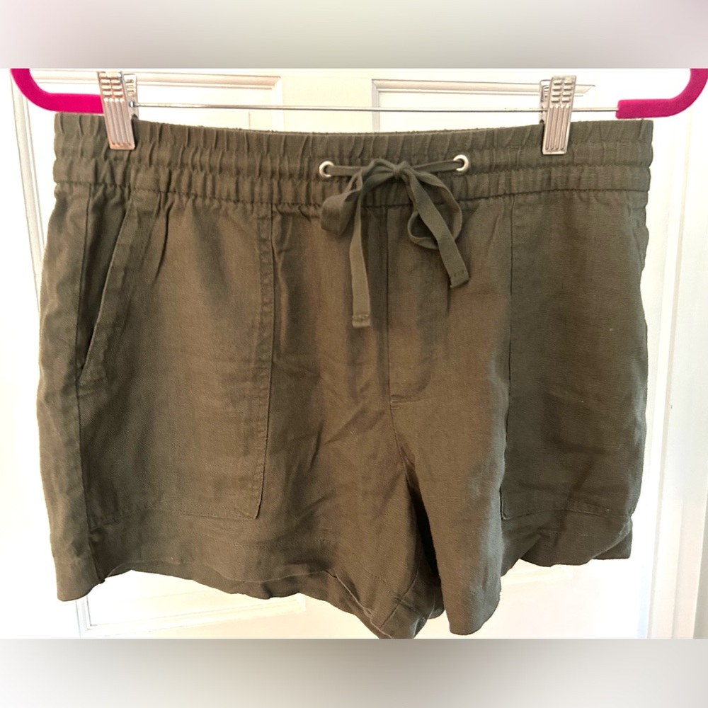 GAP Women's Linen Blend Elastic Shorts in Olive